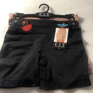 F.I.T - light control short seamless short - size small